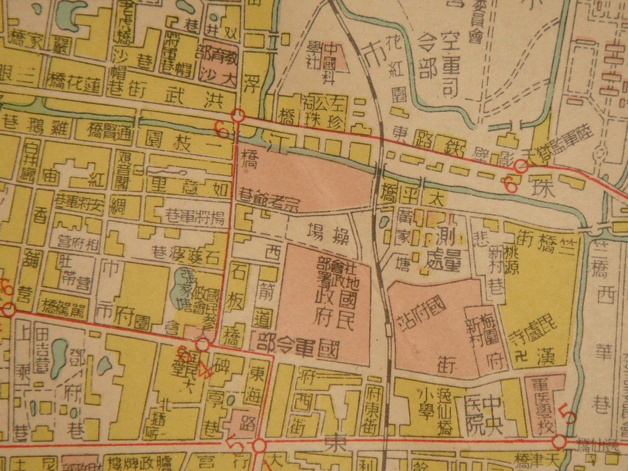 二十二座城门皆清晰地标注于上,以此图为例,由中华门开始,按逆时针