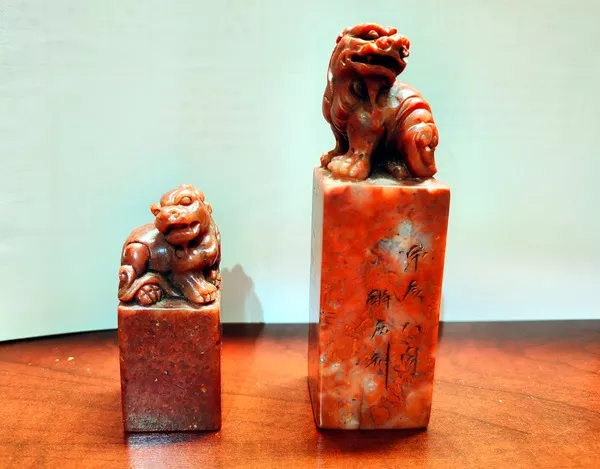 文房具 【古寶奇蔵】寿山石・烏鴉皮・紅田黄石・細密彫・松山訪友印章
